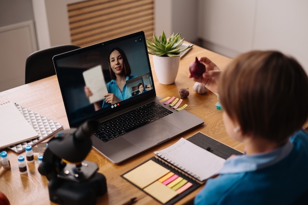 Pedagogía y docencia en ambientes virtuales de aprendizaje